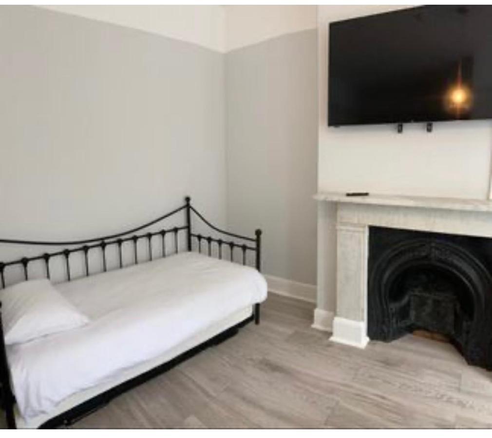 The Hamlet Guest Rooms Фолкстон Екстериор снимка